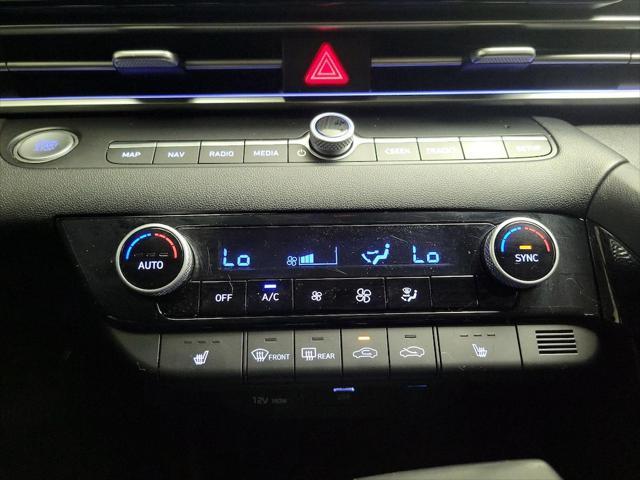 Photo of 2023 White Hyundai ELANTRA