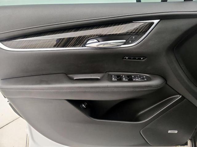 Photo of 2021 Pearl Cadillac XT6