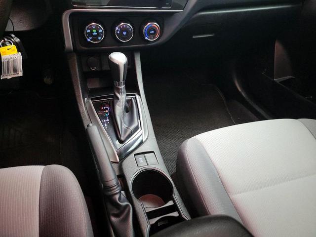Photo of 2018 Super White Toyota Corolla