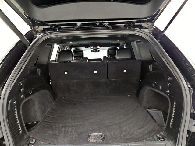 Photo of 2021 Diamond Black Crystal Pearlcoat Jeep Grand Cherokee