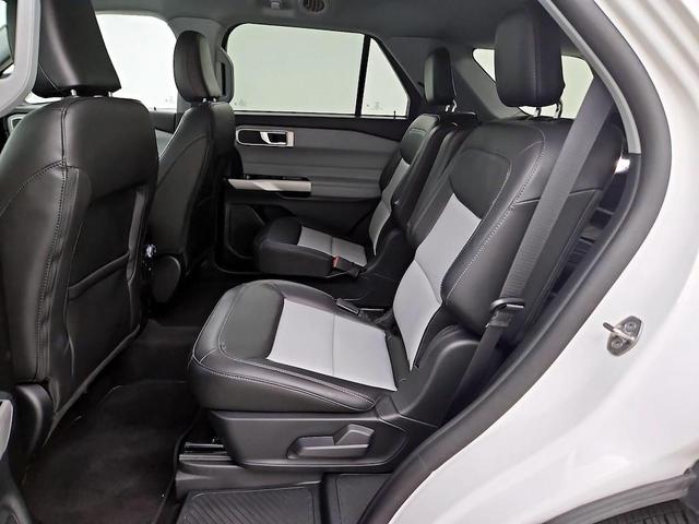 Photo of 2023 Star White Metallic Tri-Coat Ford Explorer