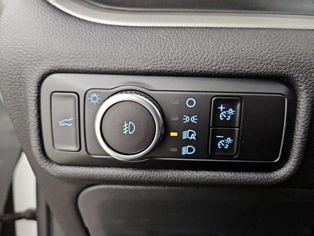 Photo of 2023 Star White Metallic Tri-Coat Ford Explorer