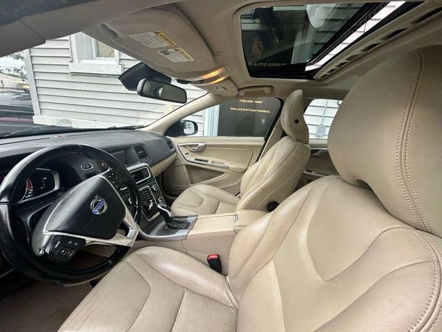 Photo of 2015 Blue Volvo S60