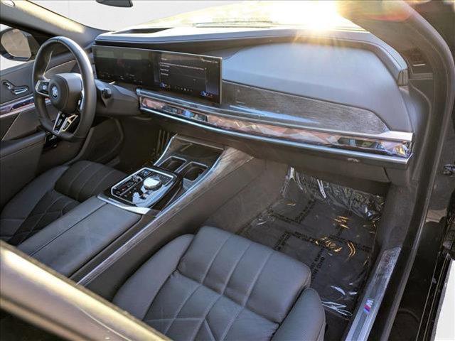 Photo of 2024 Black Sapphire Metallic BMW i7