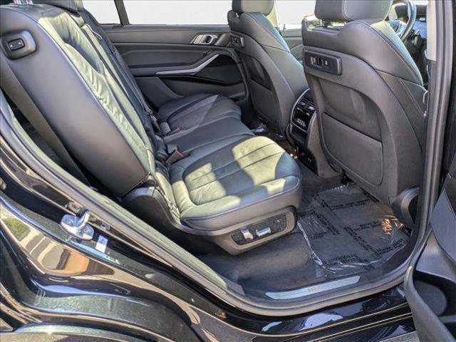 Photo of 2019 Black Sapphire Metallic BMW X7