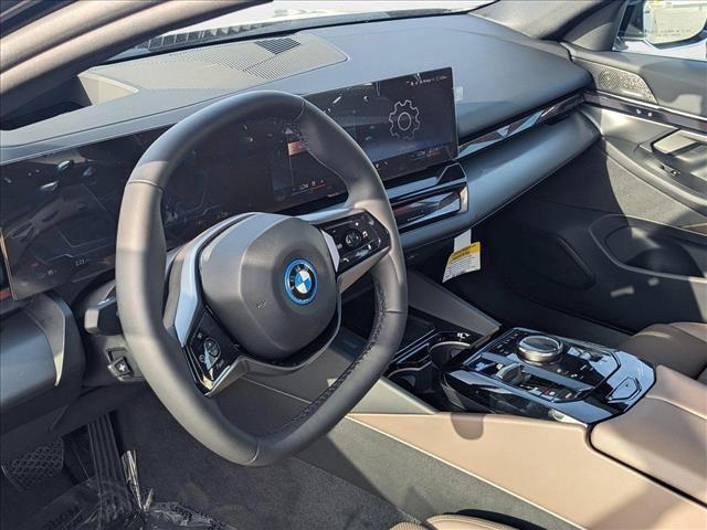 Photo of 2025 Black Sapphire Metallic BMW i5