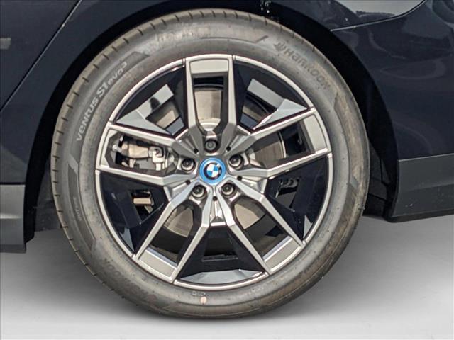 Photo of 2025 Black Sapphire Metallic BMW i5