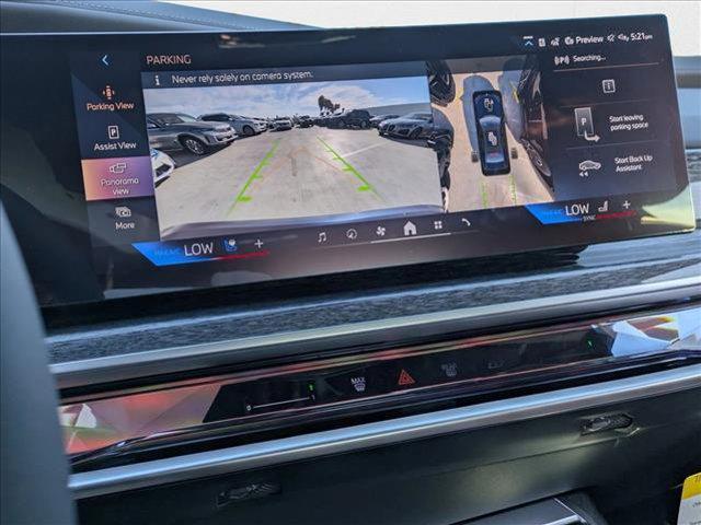 Photo of 2025 Frozen Tanzanite Blue Metallic BMW 760