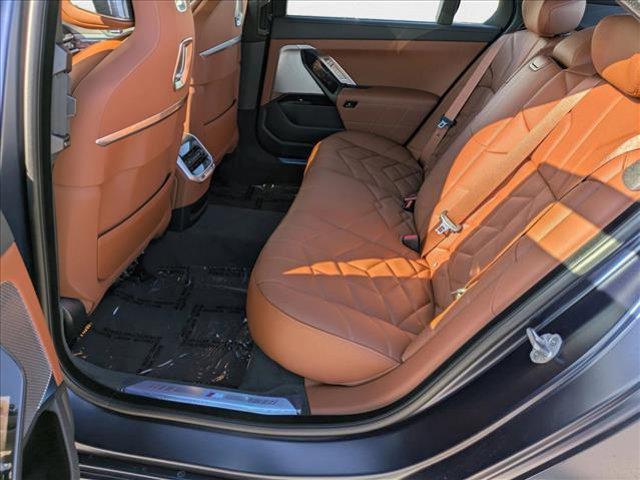 Photo of 2025 Frozen Tanzanite Blue Metallic BMW 760