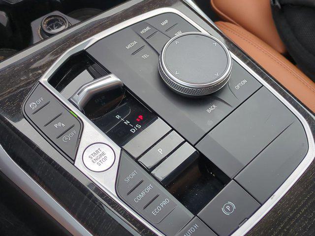Photo of 2023 Alpine White BMW 330