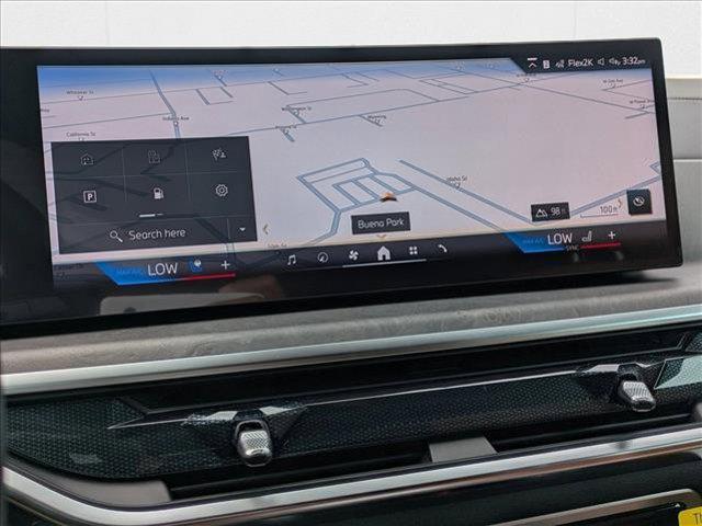 Photo of 2026 Mineral White Metallic BMW X5 PHEV