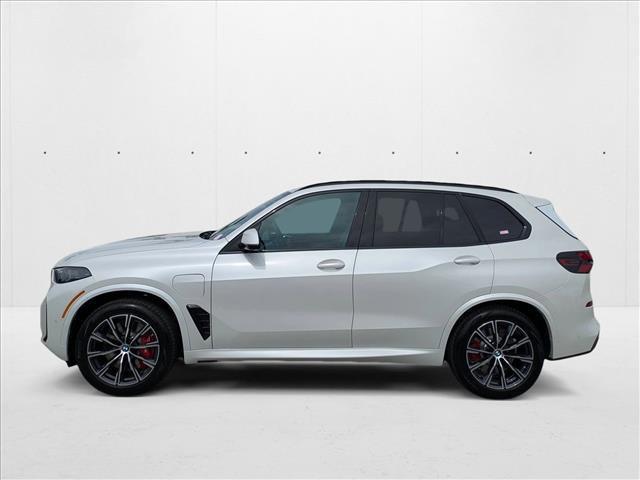 Photo of 2026 Mineral White Metallic BMW X5 PHEV