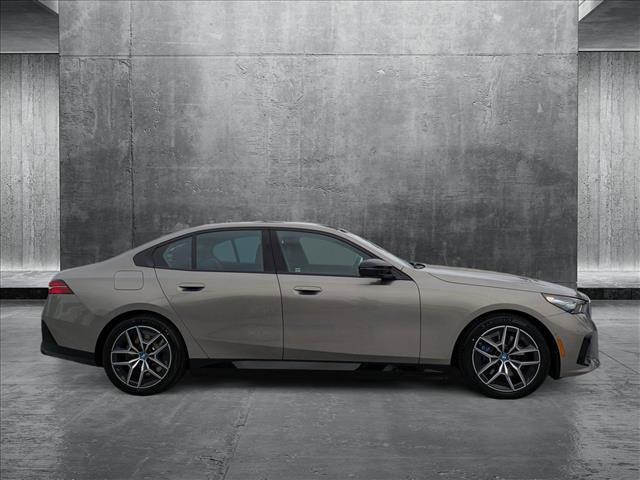 Photo of 2024 Oxide Grey Metallic BMW i5