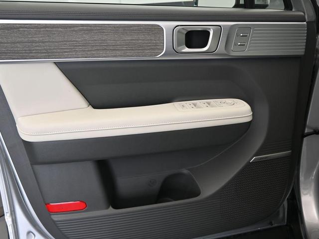 Photo of 2026 Shimmering Silver Hyundai SANTA FE HEV