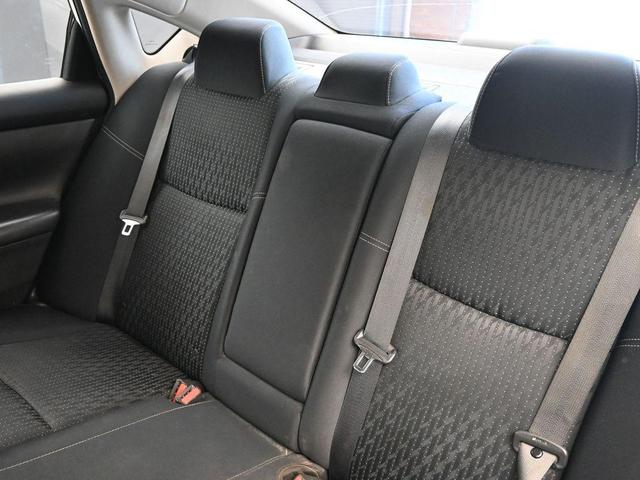 Photo of 2016 Glacier White Nissan Altima