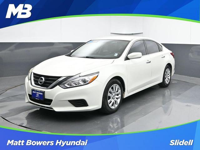 Photo of 2016 Glacier White Nissan Altima