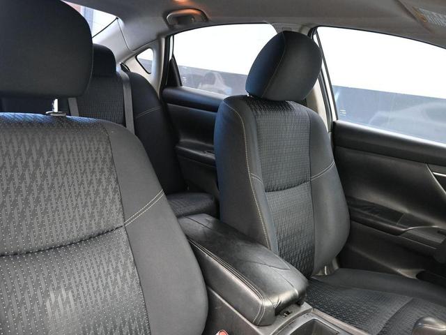 Photo of 2016 Glacier White Nissan Altima