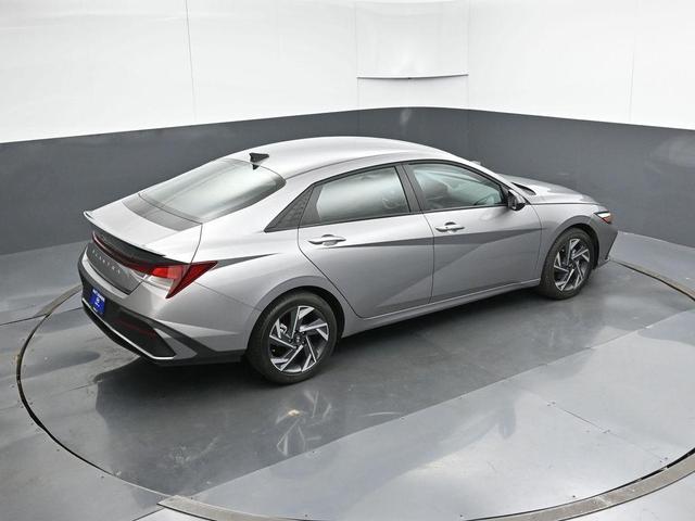 Photo of 2025 Fluid Metal Hyundai ELANTRA