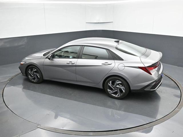 Photo of 2025 Fluid Metal Hyundai ELANTRA