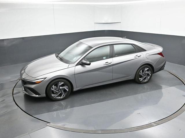 Photo of 2025 Fluid Metal Hyundai ELANTRA