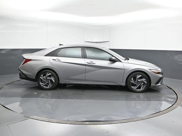 Photo of 2025 Fluid Metal Hyundai ELANTRA