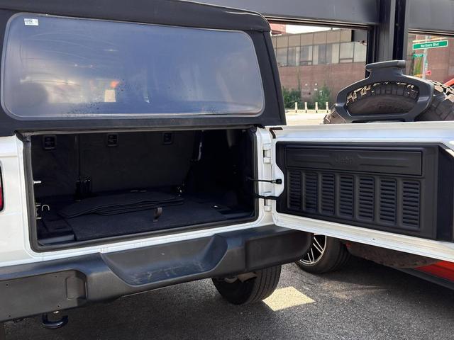 Photo of 2021 Bright White Clearcoat Jeep Wrangler Unlimited