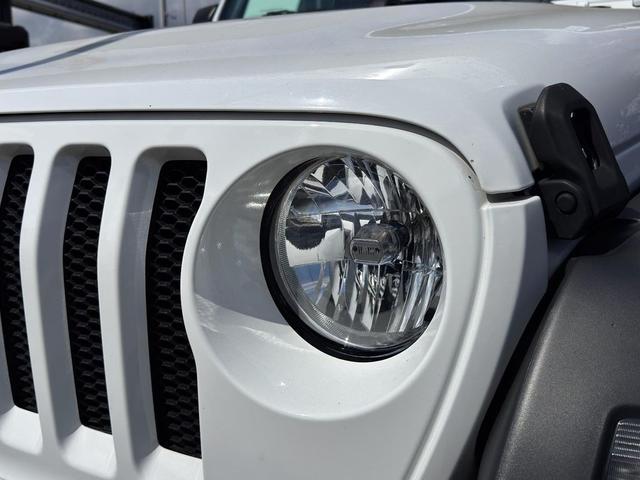 Photo of 2021 Bright White Clearcoat Jeep Wrangler Unlimited