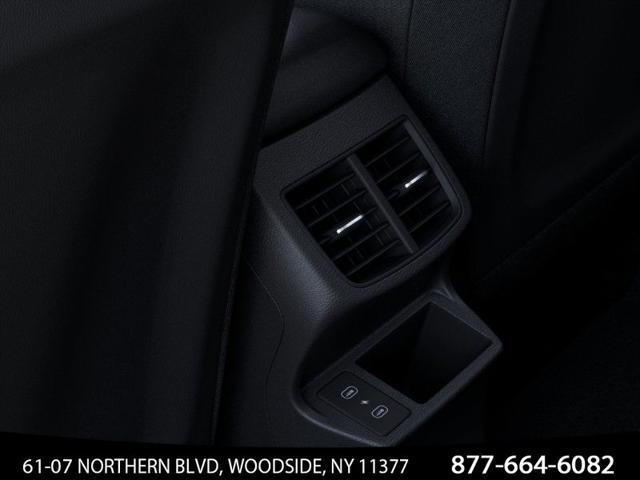 Photo of 2024 Snow White Pearl Kia Seltos