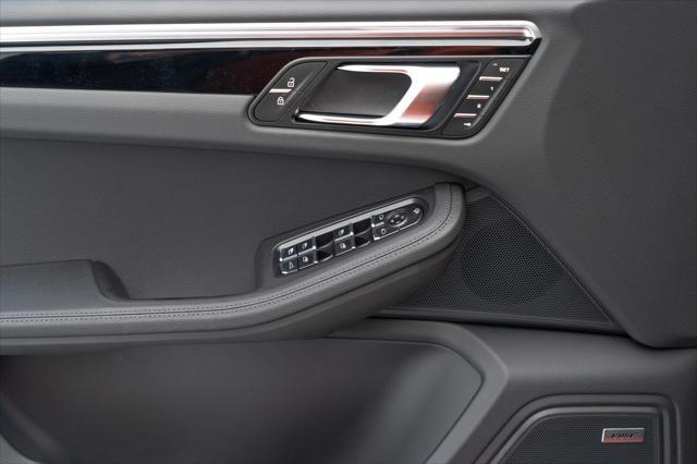 Photo of 2024 Papaya Metallic Porsche Macan