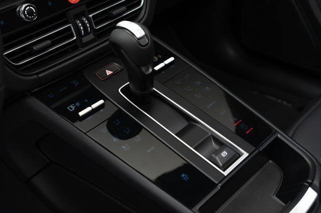 Photo of 2024 Papaya Metallic Porsche Macan