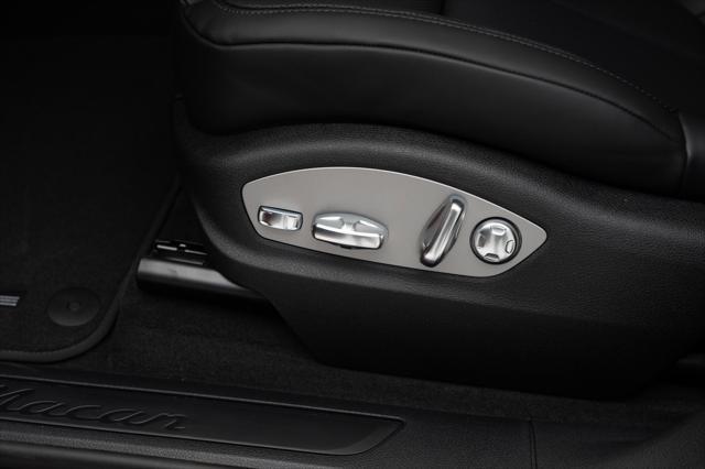 Photo of 2024 Papaya Metallic Porsche Macan