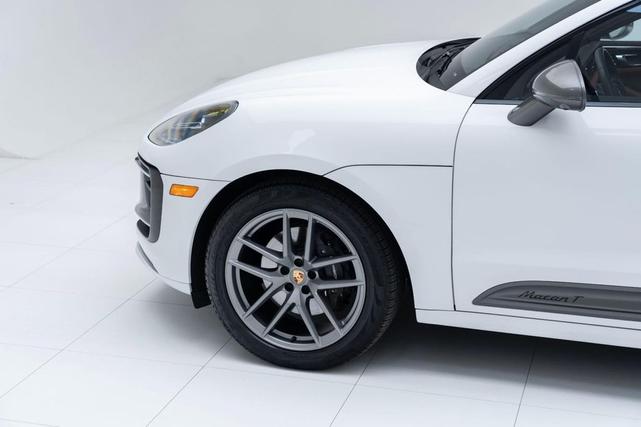 Photo of 2025 Carrara White Metallic Porsche Macan