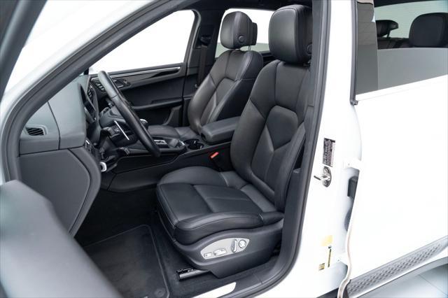 Photo of 2022 Carrara White Metallic Porsche Macan