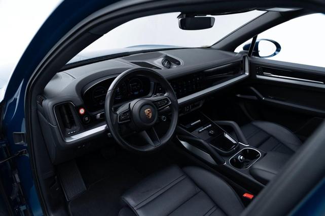 Photo of 2024 Montego Blue Metallic Porsche Cayenne