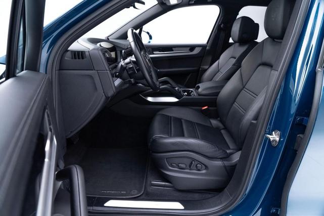 Photo of 2024 Montego Blue Metallic Porsche Cayenne