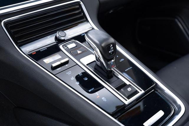 Photo of 2022 Jet Black Metallic Porsche Panamera