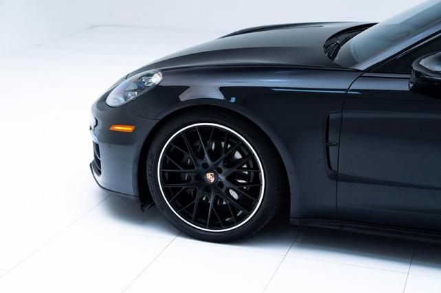 Photo of 2022 Jet Black Metallic Porsche Panamera