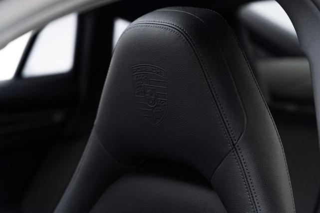 Photo of 2022 Jet Black Metallic Porsche Panamera