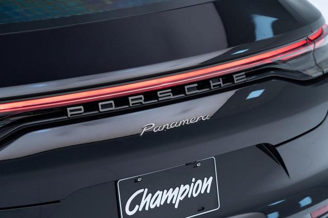 Photo of 2022 Jet Black Metallic Porsche Panamera