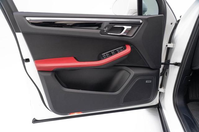 Photo of 2022 White Porsche Macan