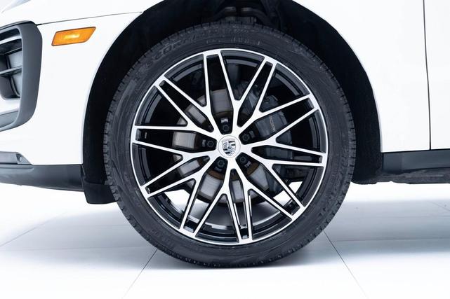 Photo of 2022 White Porsche Macan