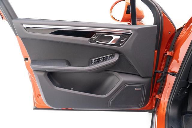 Photo of 2024 Papaya Metallic Porsche Macan