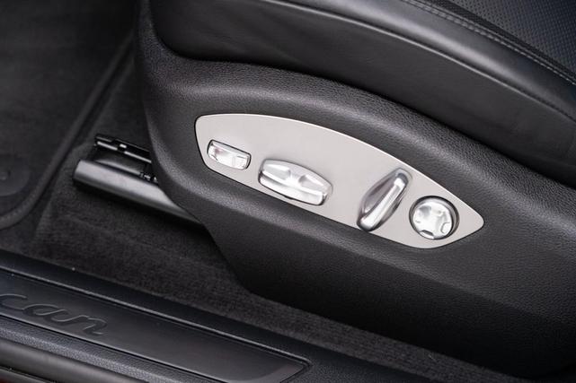 Photo of 2024 Papaya Metallic Porsche Macan
