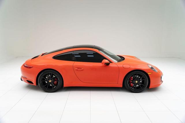 Photo of 2017 Lava Orange Porsche 911