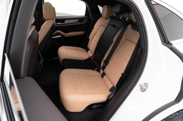 Photo of 2025 Carrara White Metallic Porsche Cayenne