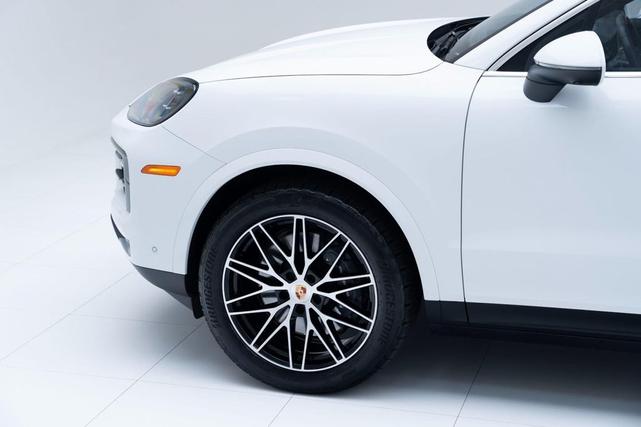 Photo of 2025 Carrara White Metallic Porsche Cayenne