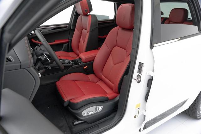 Photo of 2025 White Porsche Macan