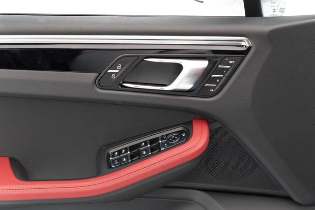 Photo of 2025 White Porsche Macan