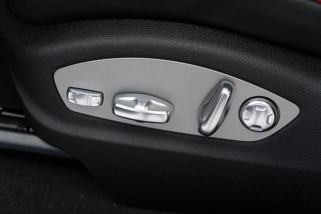 Photo of 2025 White Porsche Macan