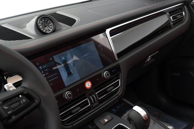 Photo of 2025 White Porsche Macan
